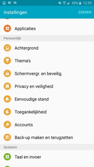 Scroll naar en selecteer Accounts