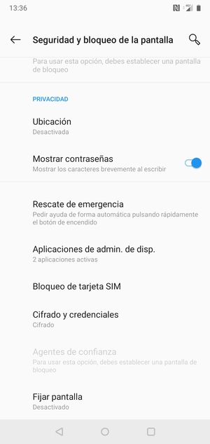 Desplácese y seleccione Bloqueo de tarjeta SIM