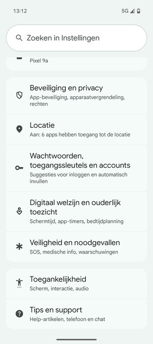 Keer terug naar het Instellingen menu en selecteer Wachtwoorden, toegangssleutels,accounts