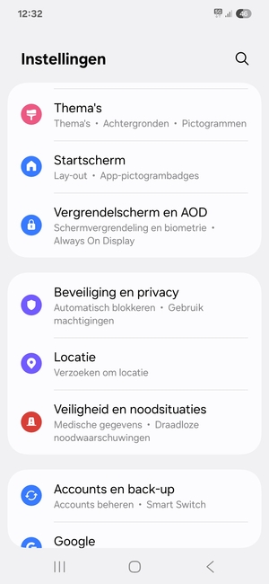 Scroll naar en selecteer Beveiliging en privacy