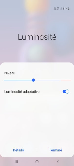 Activez l'Luminosité adaptative et sélectionnez Terminé