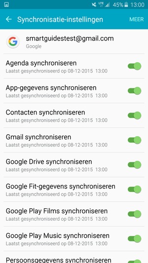 Selecteer
de Menu-knop of selecteer MEER