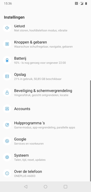Scroll naar en selecteer Accounts
