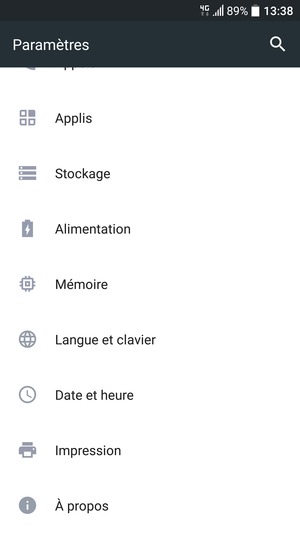 Faites défiler et sélectionnez À propos
