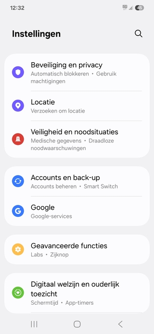 Scroll naar en selecteer Accounts en back-up