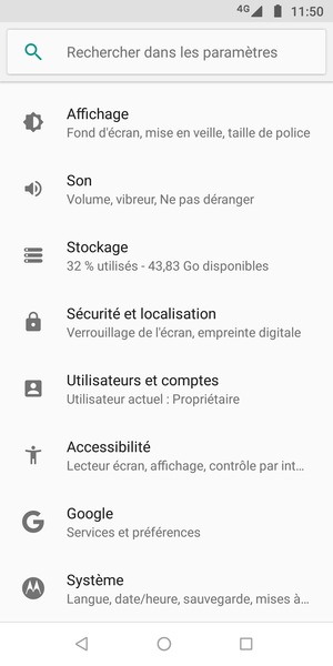 Faites défiler et sélectionnez Utilisateurs et comptes