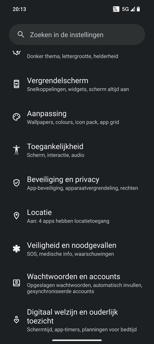 Scroll naar en selecteer Beveiliging en privacy