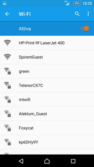 Seleziona la rete wireless a cui desideri connetterti