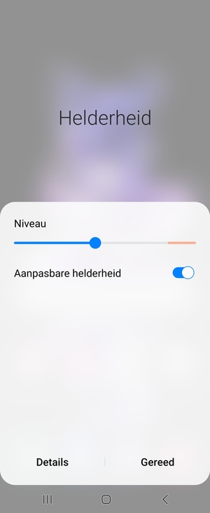 Schakel Aanpasbare helderheid in en selecteer Gereed