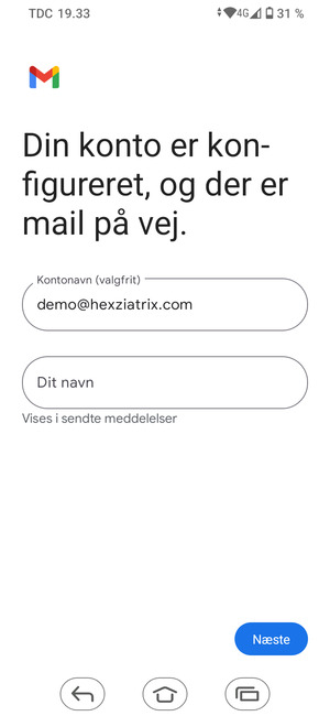 Giv din konto et navn og indtast dit navn. Vælg Næste
