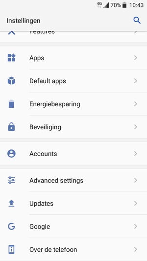 Keer terug naar het Instellingen menu en selecteer Accounts