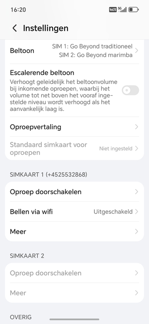 Scroll naar SIMKAART 1 of SIMKAART 2 en selecteer Meer