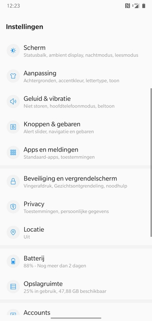 Scroll naar en selecteer Beveiliging en vergrendelscherm