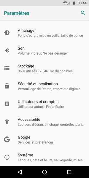 Faites défiler et sélectionnez Utilisateurs et comptes