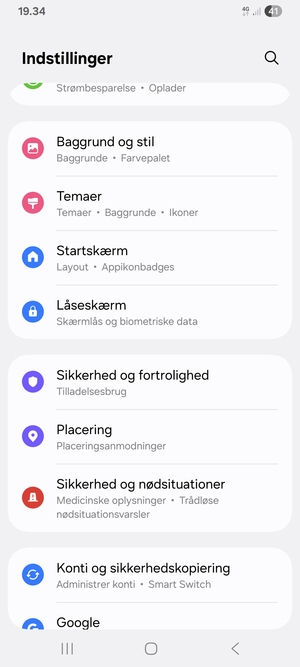 For at aktivere din skærmlås, gå til menuen Indstillinger og vælg Låseskærm