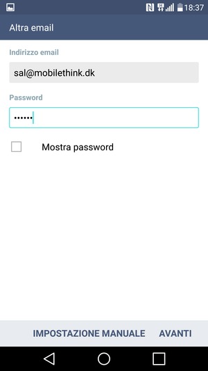 Inserisci il tuo indirizzo email e password. Seleziona AVANTI