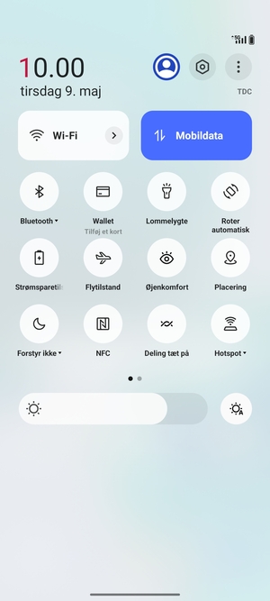 Vælg Automatisk lysstyrke