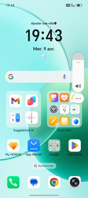 Maintenir appuyé pour baisser le volume au niveau requis