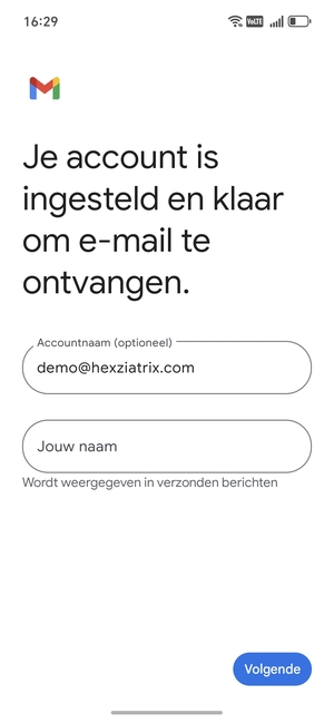 Geef uw account een naam en voer uw naam in. Selecteer Volgende