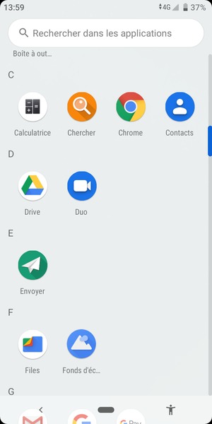 Faites défiler et sélectionnez Contacts