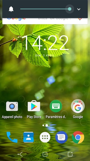 Maintenir appuyé pour baisser le volume au niveau requis