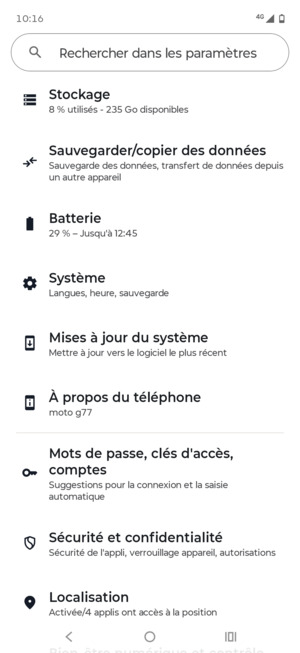 Faites défiler et sélectionnez Mises à jour du système