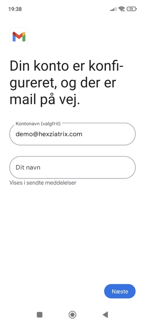 Giv din konto et navn og indtast dit navn. Vælg Næste