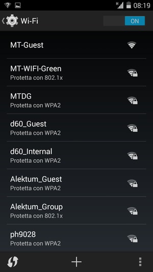 Seleziona la rete wireless a cui desideri connetterti