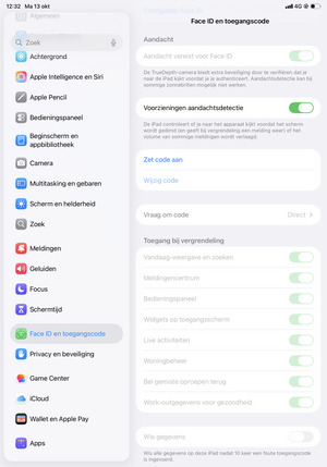 Scroll naar en selecteer Face ID en toegangscode