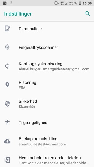 Vend tilbage til menuen Indstillinger og vælg Konti og synkronisering