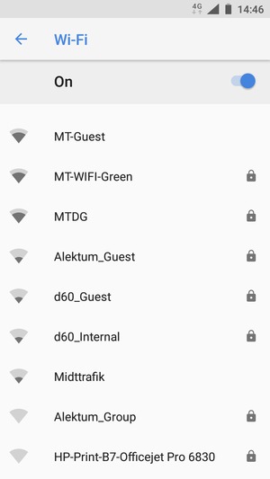 Seleziona la rete wireless a cui desideri connetterti