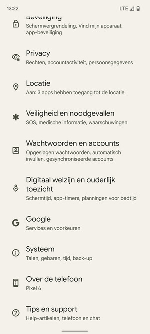 Scroll naar en selecteer Wachtwoorden en accounts