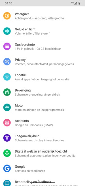 Scroll naar en selecteer Accounts