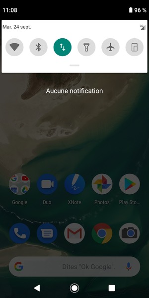Retournez à l'écran d'accueil et déroulez le menu du haut
