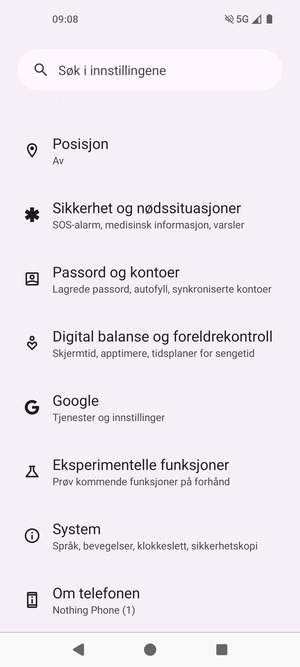 Gå tilbake til Innstillinger-menyen og bla til og velg Passord og kontoer