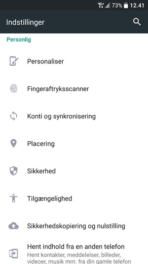 Scroll til og vælg Konti og synkronisering