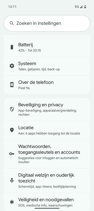 Scroll naar en selecteer Beveiliging en privacy