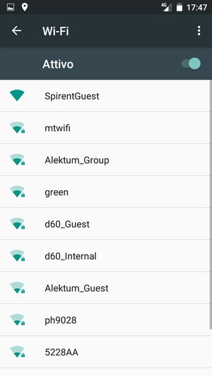 Seleziona la rete wireless a cui desideri connetterti