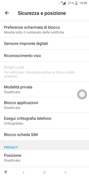 Per cambiare il PIN della scheda SIM, torna al menu Sicurezza e posizione e scorri e seleziona Blocco scheda SIM