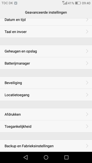 Scroll naar en selecteer Backup en Fabrieksinstellingen