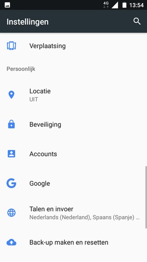 Keer terug naar het Instellingen menu en selecteer Accounts