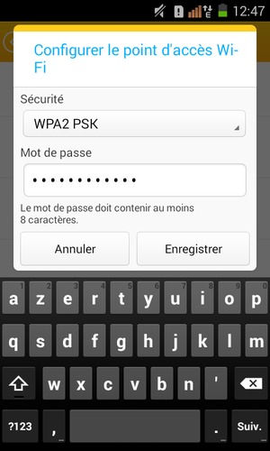 Saisissez un mot de passe de hotspot Wi-Fi d'au moins 8 caractères et sélectionnez Enregistrer