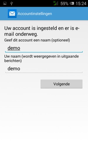 Geef uw account een naam en voer uw naam in. Selecteer Volgende