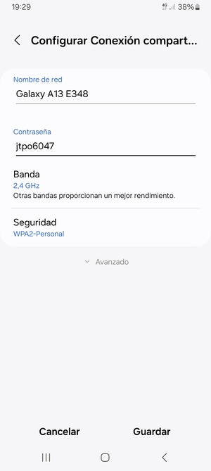 Introduzca una contraseña de al menos 8 caracteres y seleccione Guardar