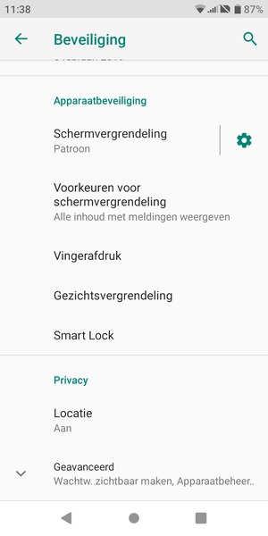 Om de pin voor de simkaart te wijzigen, scroll naar en selecteer Geavanceerd