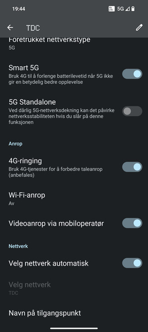 For å bytte nettverk hvis det oppstår nettverksproblemer, slå av Velg nettverk automatisk