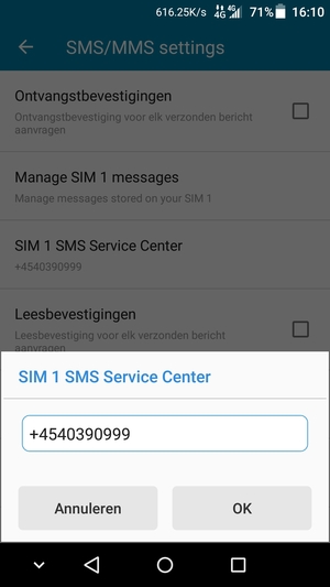 Voer het SMS Service Center nummer in en selecteer OK