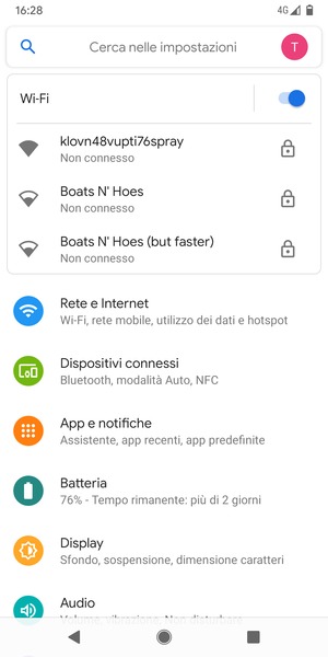 Seleziona la rete wireless a cui desideri connetterti