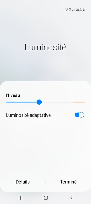 Activez l'Luminosité adaptative et sélectionnez Terminé
