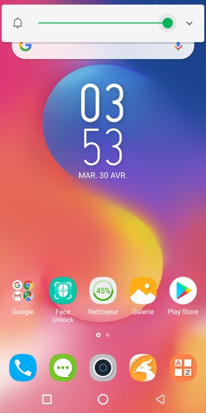 Maintenir appuyé pour baisser le volume au niveau requis